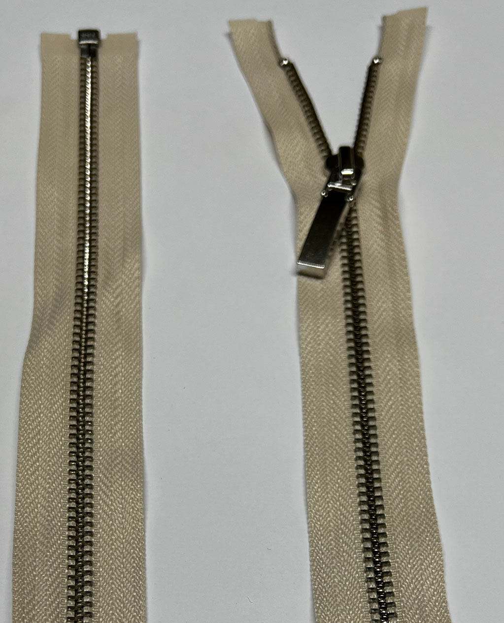 Метален цип YKK, T5, делим, 65,85,100 см,цвят екрю