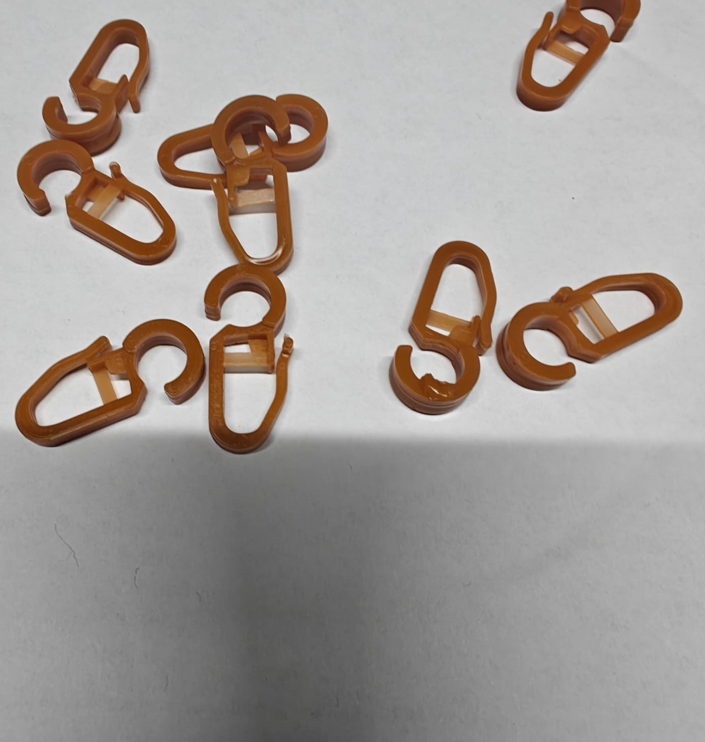 Кукички за дървен корниз