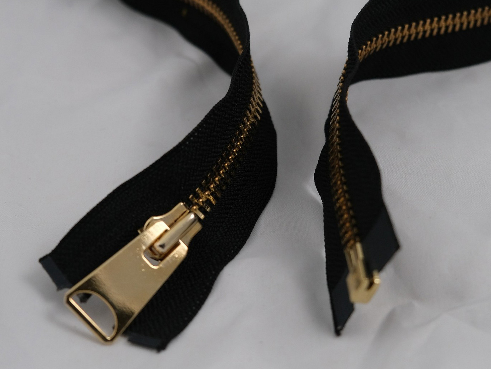 Метален, делим цип, Т10, YKK, 70 cм