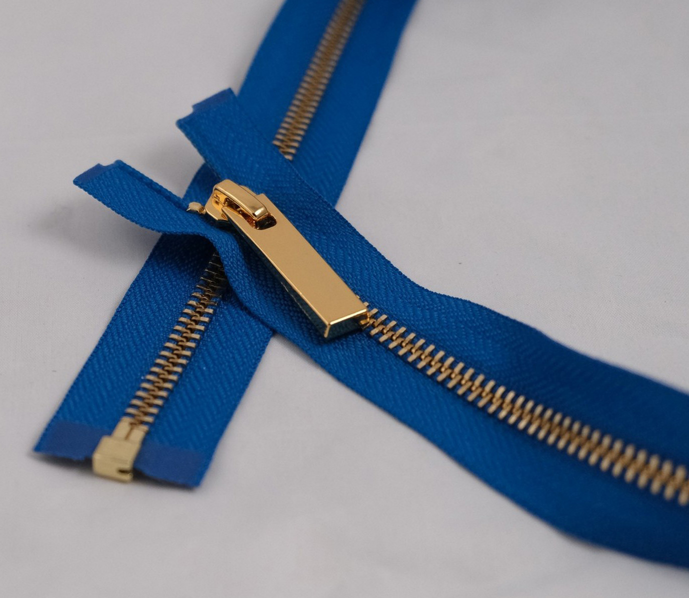 Метален, делим цип, Т5, YKK, 75 cм