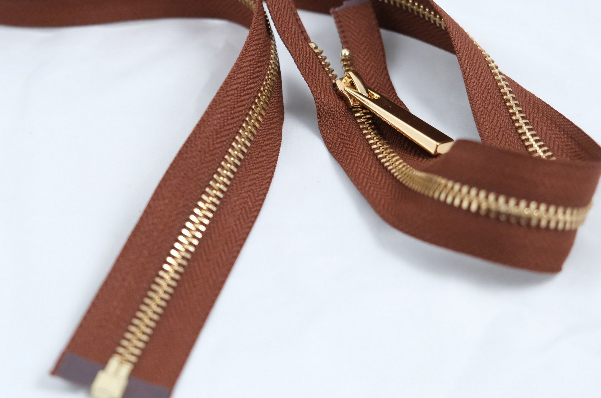 Метален, делим цип, Т5, YKK, 75 cм